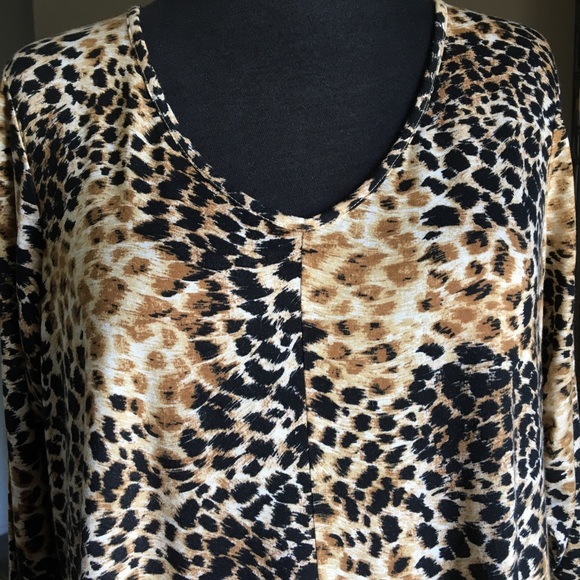 LEOPARD PRINT 3/4 SLV SHARKBITE FLOWY TUNIC SZ 1X - Picture 2 of 5